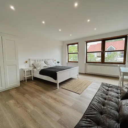 Geraeumige Gruppenunterkunft Direkt Am Stadtplatz Apartment