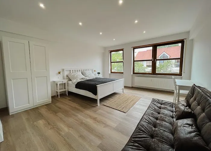 Geraeumige Gruppenunterkunft Direkt Am Stadtplatz Apartment